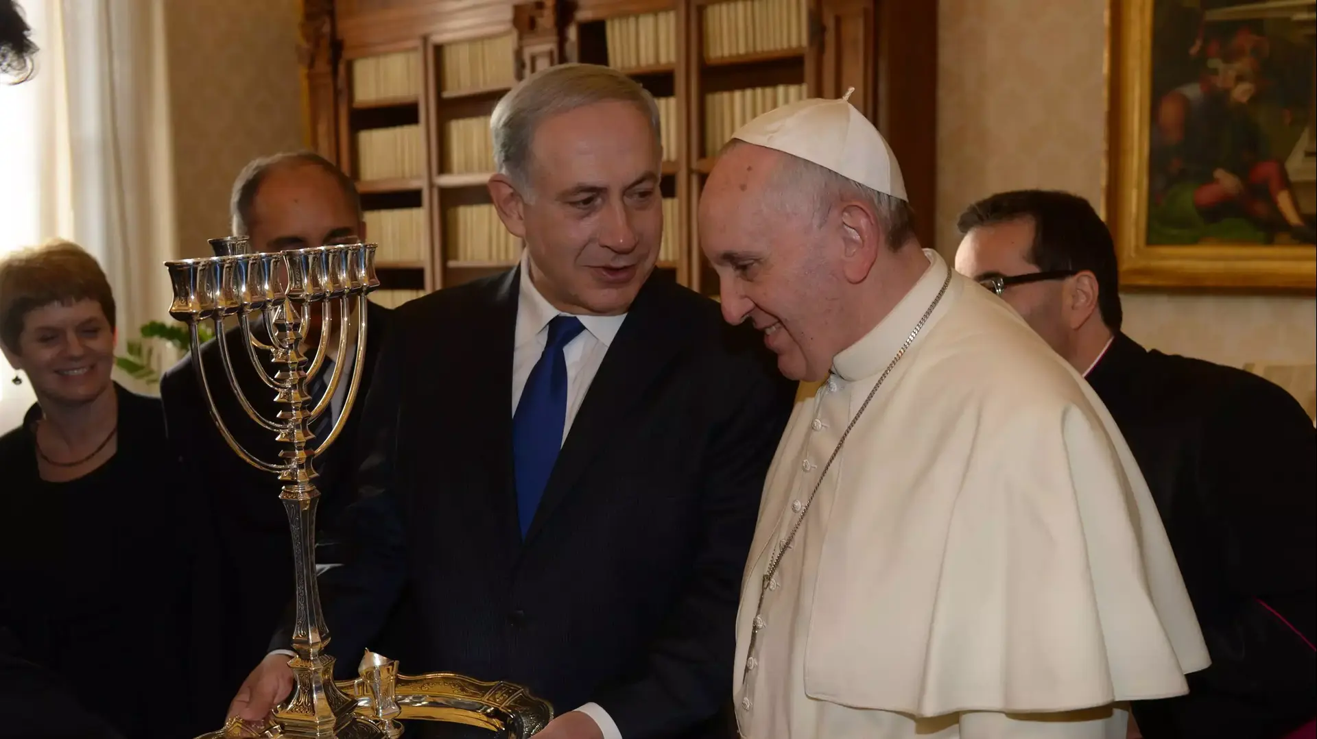 רוה"מ נתניהו עם האפיפיור פרנציסקוס בותיקן, דצמבר 2013 רוה"מ נתניהו עם האפיפיור פרנציסקוס בותיקן, דצמבר 2013