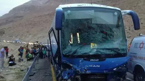 תאונה בכביש 90 ליד עין גדי. דצמבר 2013 תאונה בכביש 90 ליד עין גדי. דצמבר 2013