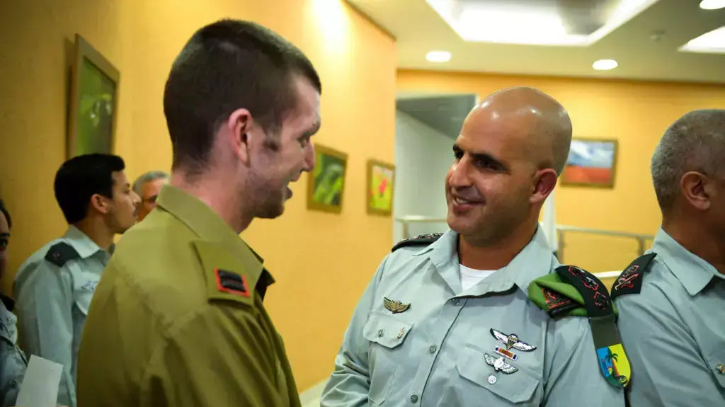 סגן אחיה קליין, שנפצע קשה בחשיפת מנהרה ברצועת עזה השתתף בערב הוקרה באוגדת עזה סגן אחיה קליין, שנפצע קשה בחשיפת מנהרה ברצועת עזה השתתף בערב הוקרה באוגדת עזה