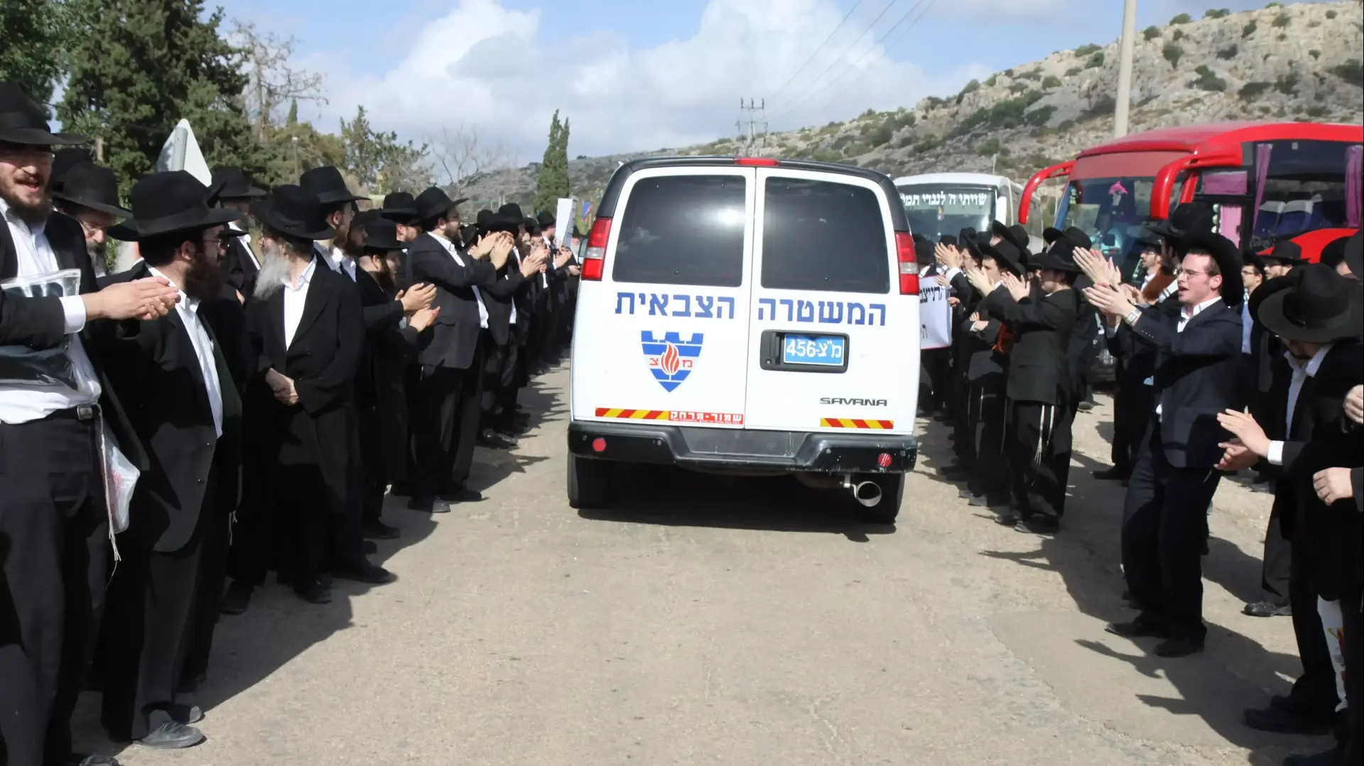 חרדים מפגינים מול כלא 6, דצמבר 2013 חרדים מפגינים מול כלא 6, דצמבר 2013