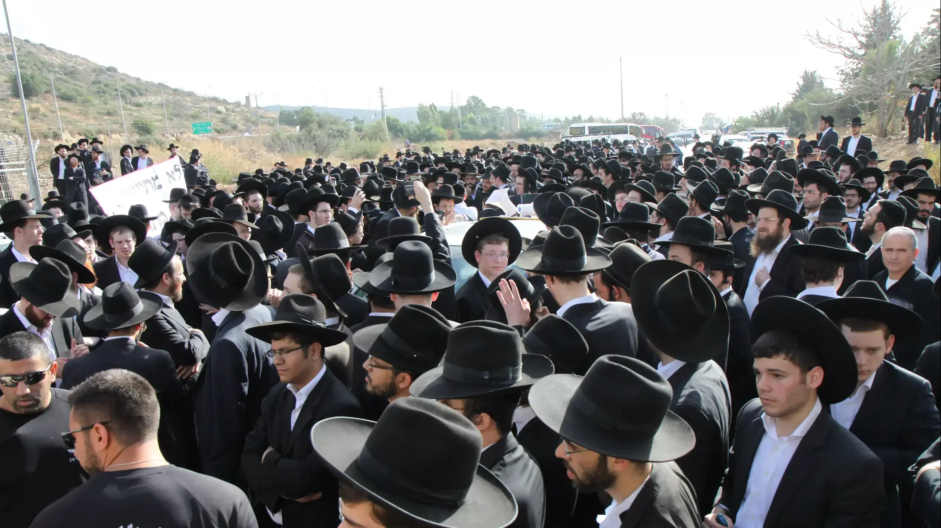 חרדים מפגינים מול כלא 6, דצמבר 2013 חרדים מפגינים מול כלא 6, דצמבר 2013