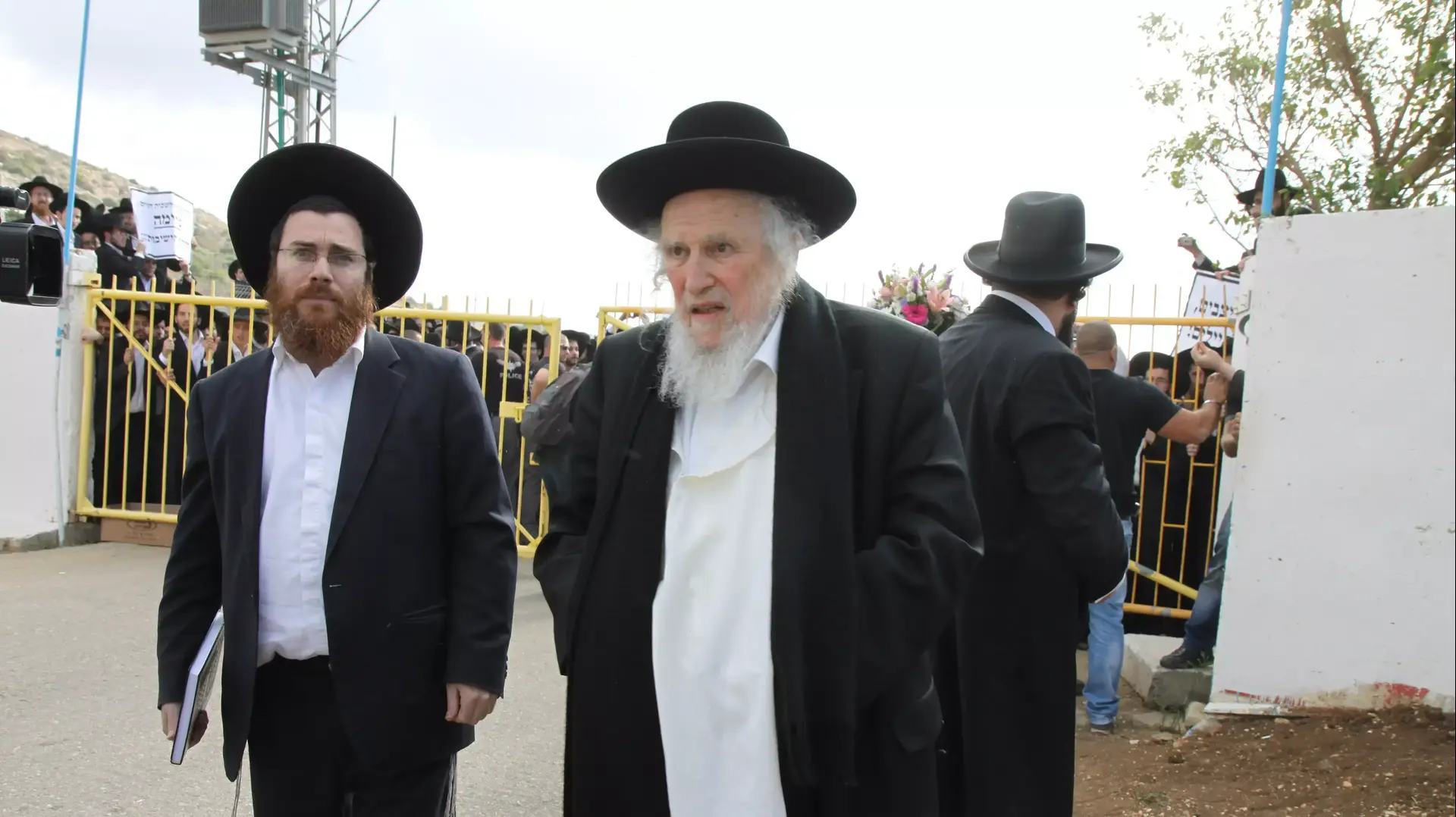 הרב שמואל אוירבך בהפגנת חרדים מול כלא 6, דצמבר 2013