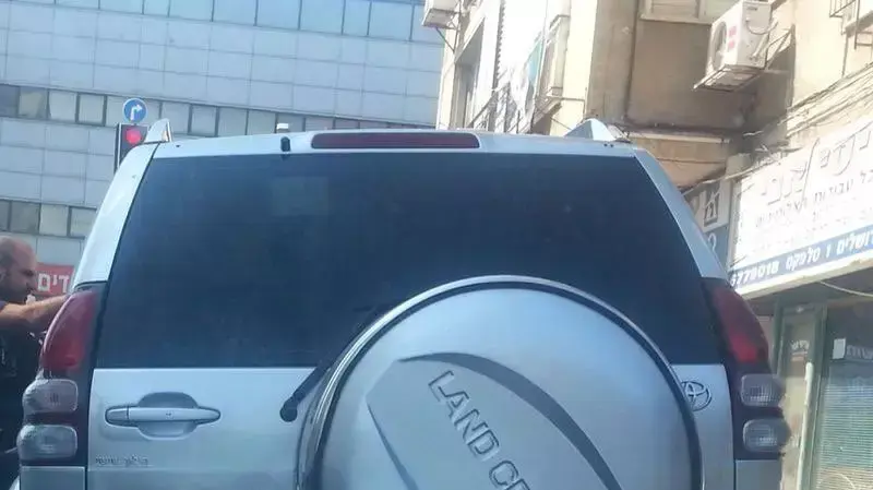 רכבו הממוגן בניגוד לחוק של אחד מאנשיו של העבריין עמיר מולנר שהושבת, 4 בדצמבר 2013 רכבו הממוגן בניגוד לחוק של אחד מאנשיו של העבריין עמיר מולנר שהושבת, 4 בדצמבר 2013