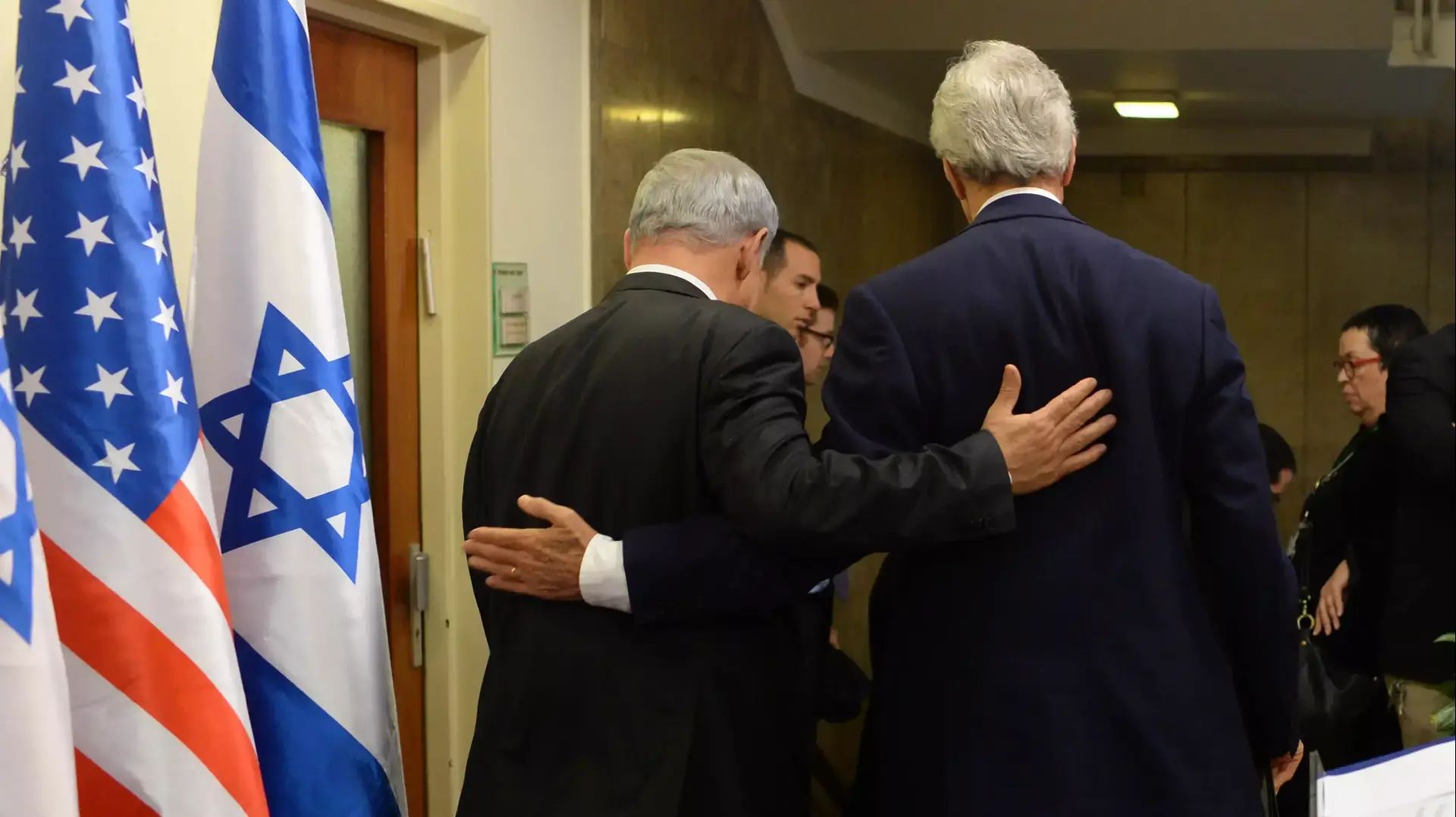 פגישתם של מזכיר המדינה האמריקאי ג'ון קרי וראש הממשלה בנימין נתניהו. דצמבר 2013 פגישתם של מזכיר המדינה האמריקאי ג'ון קרי וראש הממשלה בנימין נתניהו. דצמבר 2013