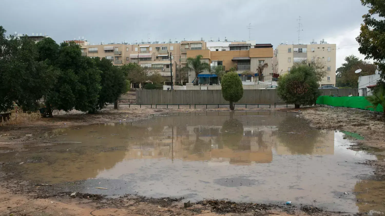 לקראת הסערה הצפויה בתל אביב. דצמבר 2013 לקראת הסערה הצפויה בתל אביב. דצמבר 2013