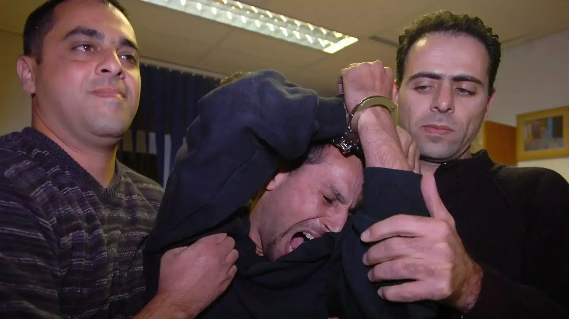 בני סלע בתחנת המשטרה בנהריה. 