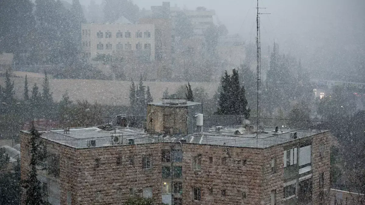 שלג יורד בירושלים שלג יורד בירושלים