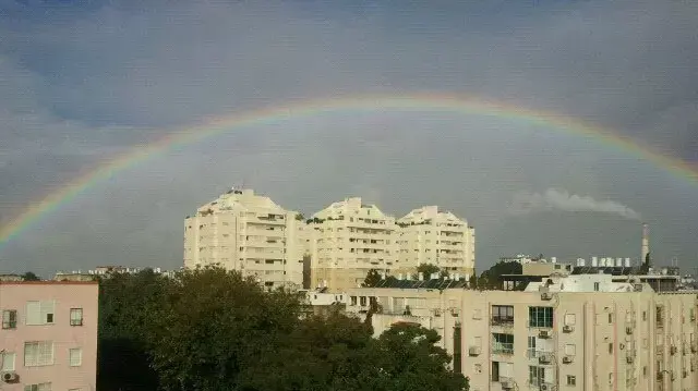 קשת בתל אביב מעל אבן גבירול. דצמבר 2013 קשת בתל אביב מעל אבן גבירול. דצמבר 2013
