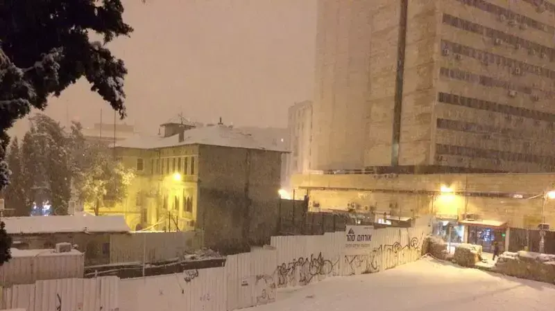 שלג כבד במרכז ירושלים שלג כבד במרכז ירושלים