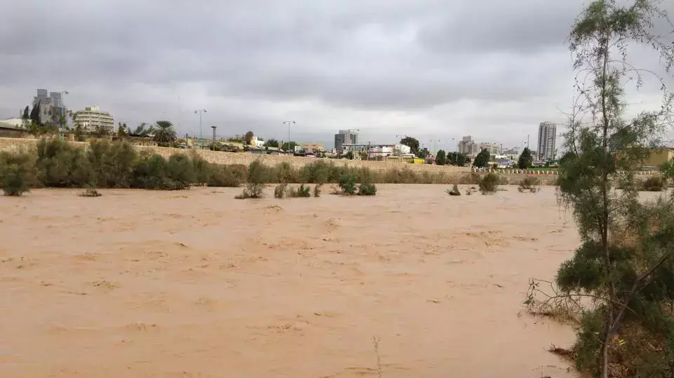 זרימת מי גשמים בנחל באר שבע