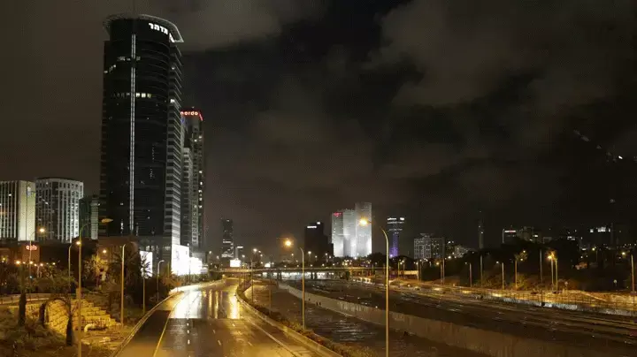 נתיבי איילון נחסמו לתנועת כלי רכב בשל מזג האוויר הסוער נתיבי איילון נחסמו לתנועת כלי רכב בשל מזג האוויר הסוער
