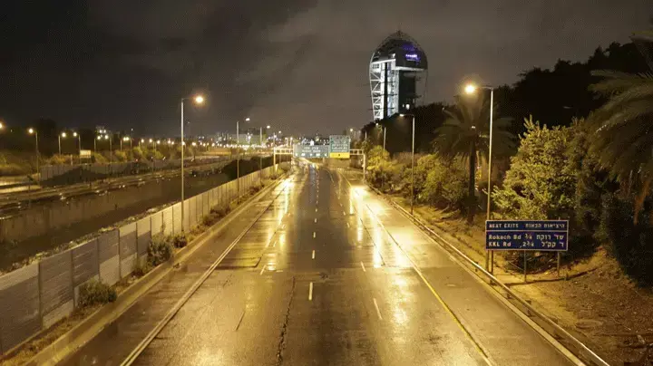 נתיבי איילון נחסמו לתנועת כלי רכב בשל מזג האוויר הסוער נתיבי איילון נחסמו לתנועת כלי רכב בשל מזג האוויר הסוער