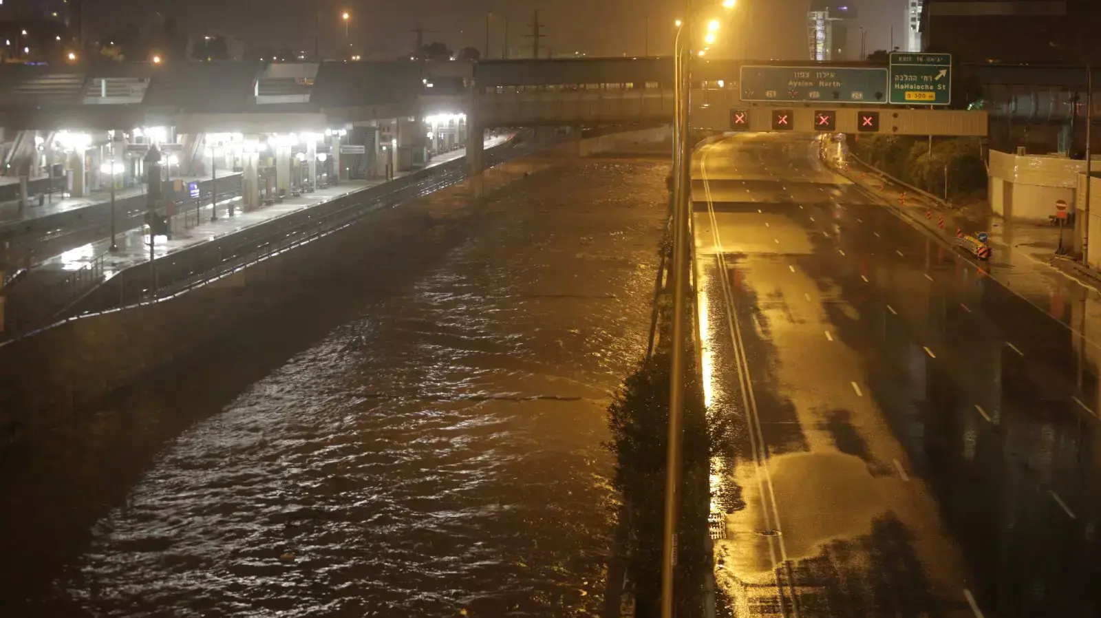נתיבי איילון נסגרו לתנועה בעקבות הצפה, 13 בדצמבר 2013 נתיבי איילון נסגרו לתנועה בעקבות הצפה, 13 בדצמבר 2013