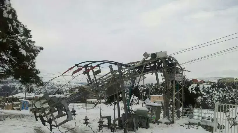עמוד חשמל שקרס בכפר שמאי. 14 בדצמבר 2013 עמוד חשמל שקרס בכפר שמאי. 14 בדצמבר 2013
