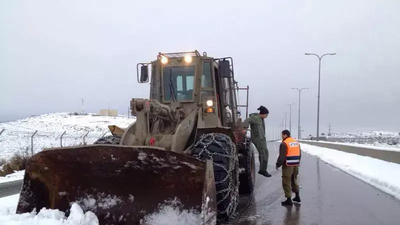 כוחות צה"ל מסייעים ללכודים באזור ירושלים כוחות צה"ל מסייעים ללכודים באזור ירושלים