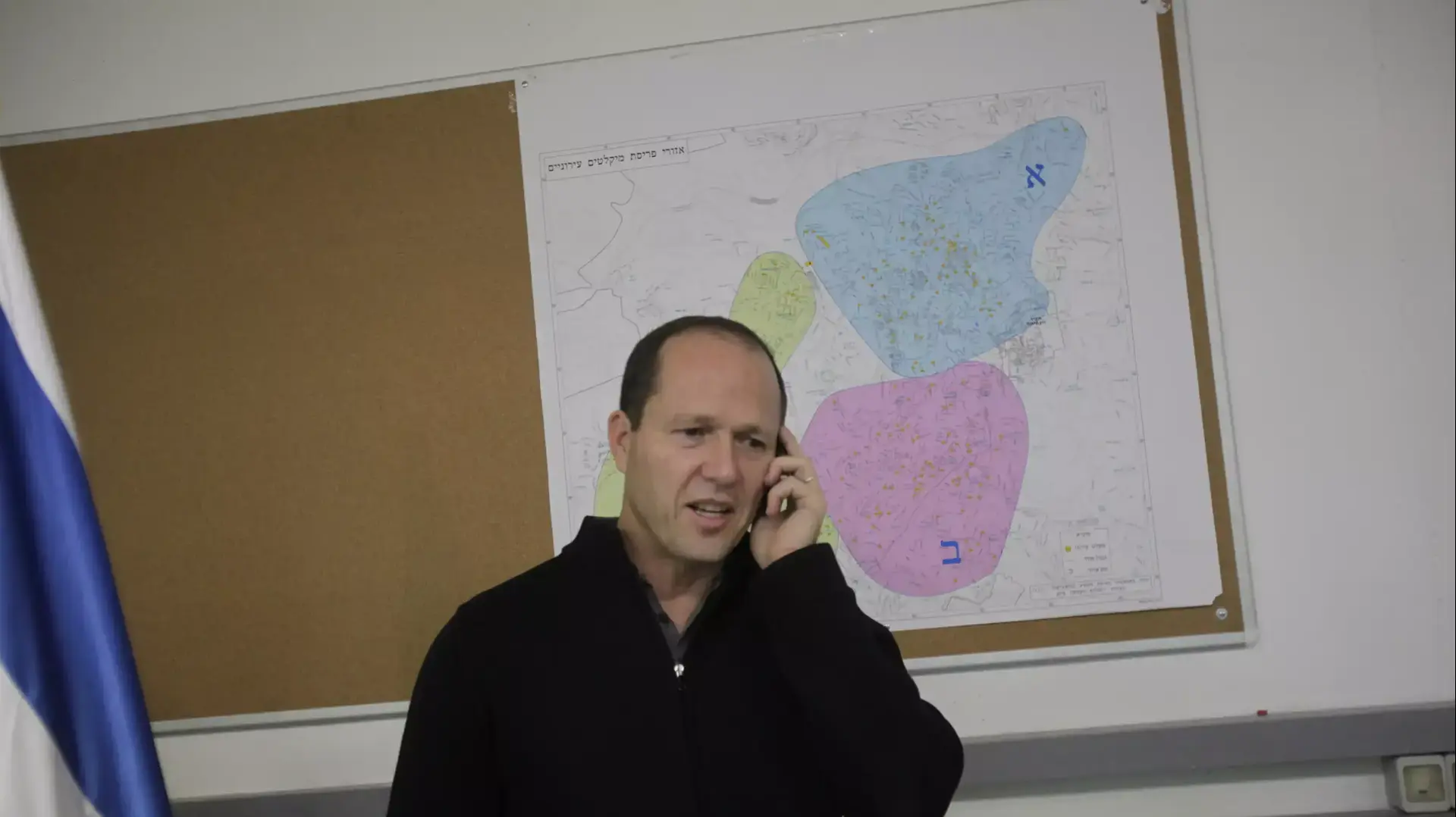 ראש העיר ירושלים ניר ברקת בחמ"ל העירייה. דצמבר 2013 ראש העיר ירושלים ניר ברקת בחמ"ל העירייה. דצמבר 2013