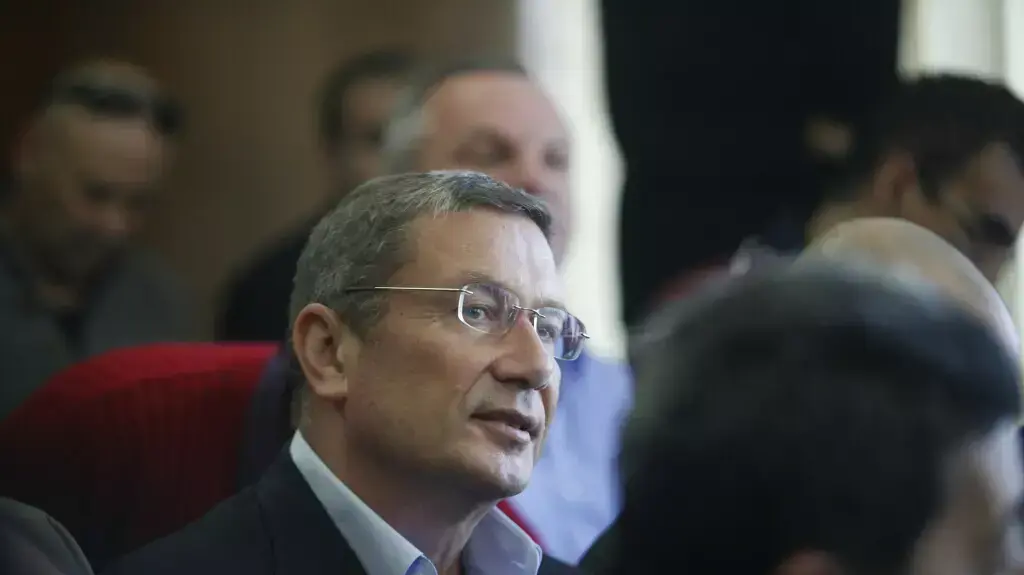 נוחי דנקנר בדיון בבקשה לאישור הסדר בעניין קונצרן אי.די.בי., דצמבר 2013 נוחי דנקנר בדיון בבקשה לאישור הסדר בעניין קונצרן אי.די.בי., דצמבר 2013