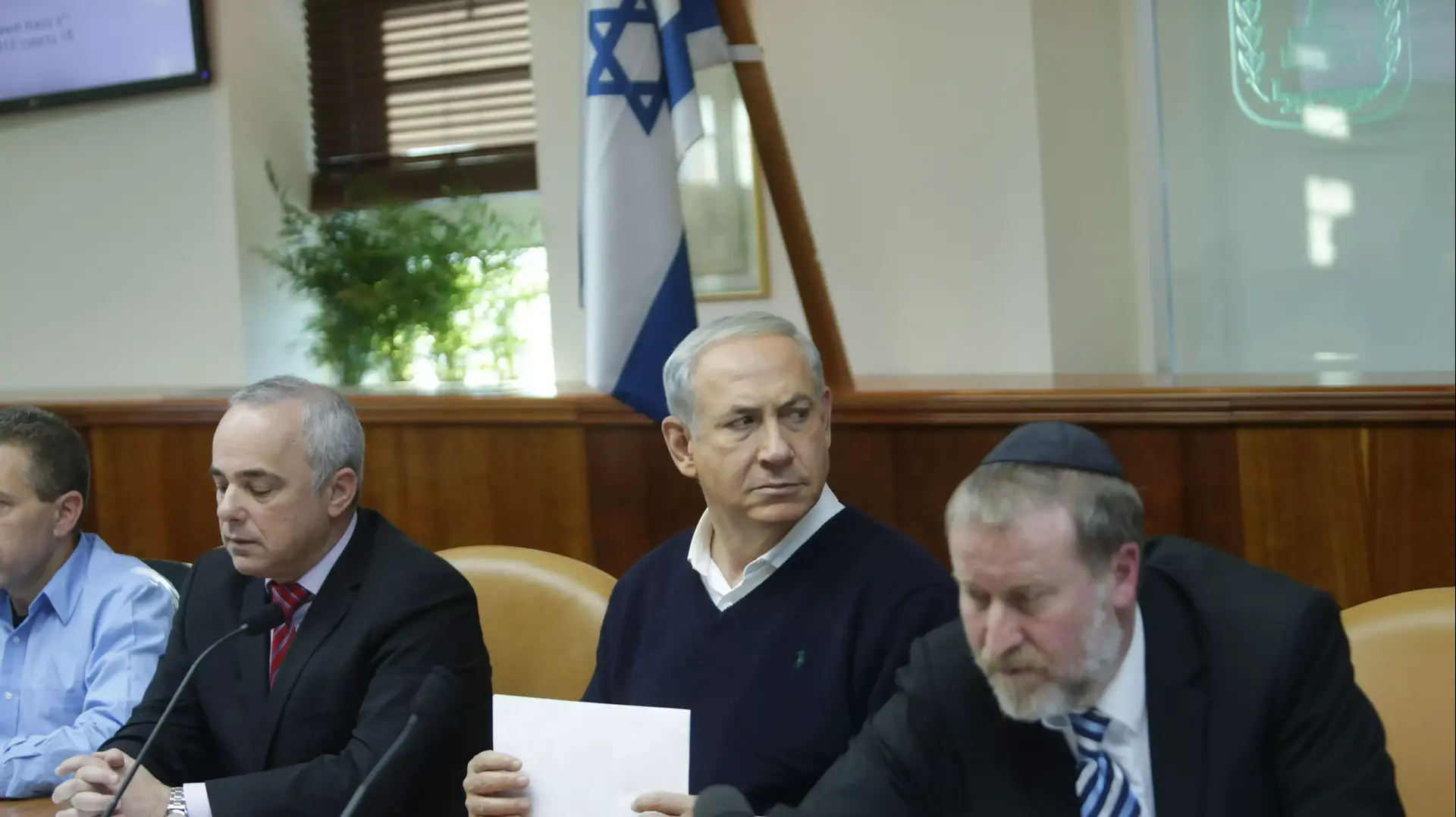 בנימין נתניהו בישיבת הממשלה. דצמבר 2013