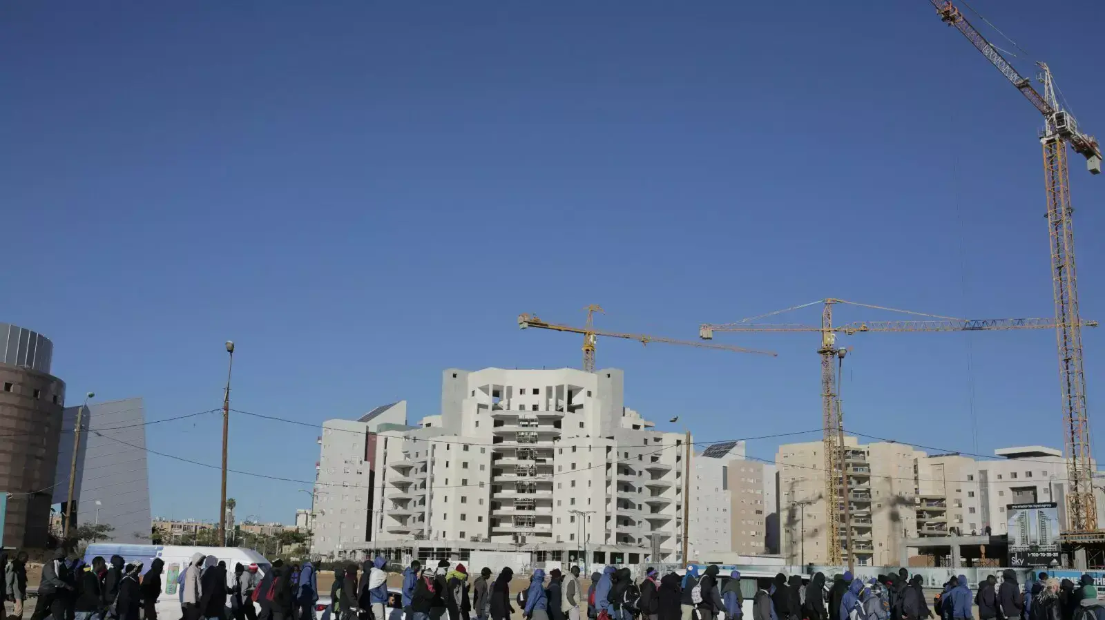 מצעד של מבקשי מקלט מבאר שבע לירושלים במחאה על הכליאה במתקן "חולות". דצמבר 2013 מצעד של מבקשי מקלט מבאר שבע לירושלים במחאה על הכליאה במתקן "חולות". דצמבר 2013