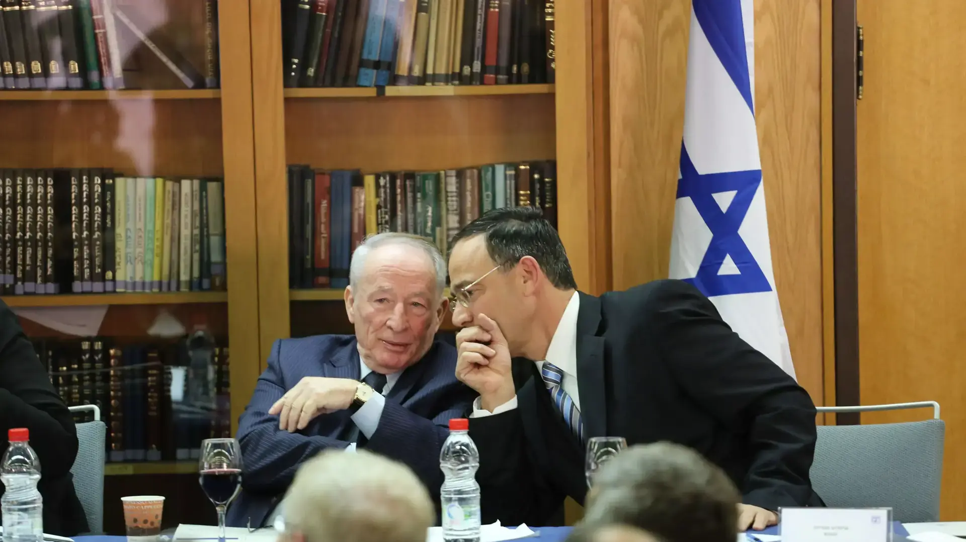 שי ניצן ו היועמ"ש יהודה וינשטיין בטקס חילופי פרקליט המדינה. דצמבר 2013 שי ניצן ו היועמ"ש יהודה וינשטיין בטקס חילופי פרקליט המדינה. דצמבר 2013