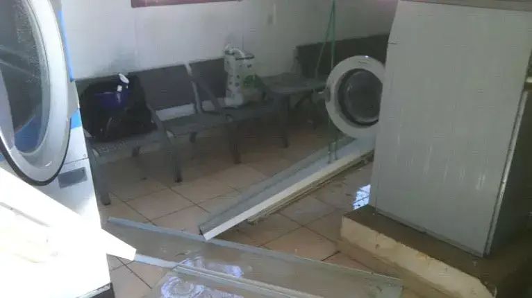 מעונות הסטודנטים באריאל לאחר הסערה, דצמבר 2012 מעונות הסטודנטים באריאל לאחר הסערה, דצמבר 2012