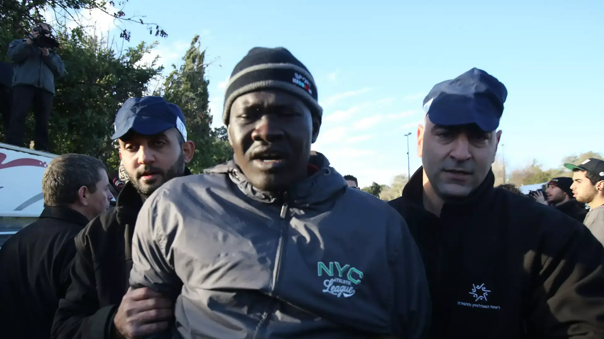 מעצרם של מבקשי מקלט שהפגינו בירושלים, 17 בדצמבר 2013 מעצרם של מבקשי מקלט שהפגינו בירושלים, 17 בדצמבר 2013