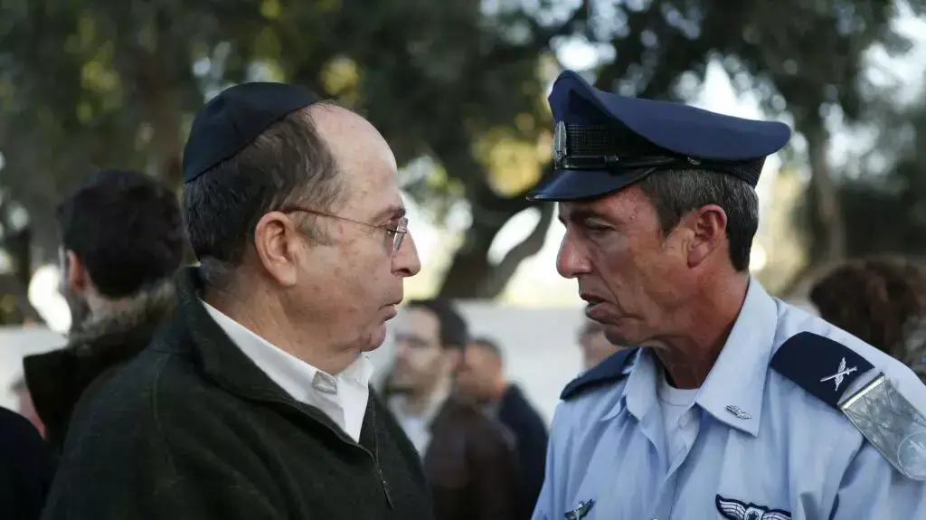 השר יעלום עם הרב הראשי רפי פרץ-שנה למותו של אמנון ליפקין שחק, דצמבר 2013 השר יעלום עם הרב הראשי רפי פרץ-שנה למותו של אמנון ליפקין שחק, דצמבר 2013