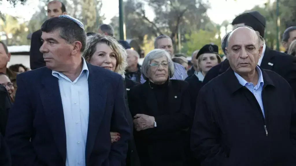 שאול מופז וגבי אשכנזי-שנה למותו של אמנון ליפקין שחק, דצמבר 2013 שאול מופז וגבי אשכנזי-שנה למותו של אמנון ליפקין שחק, דצמבר 2013