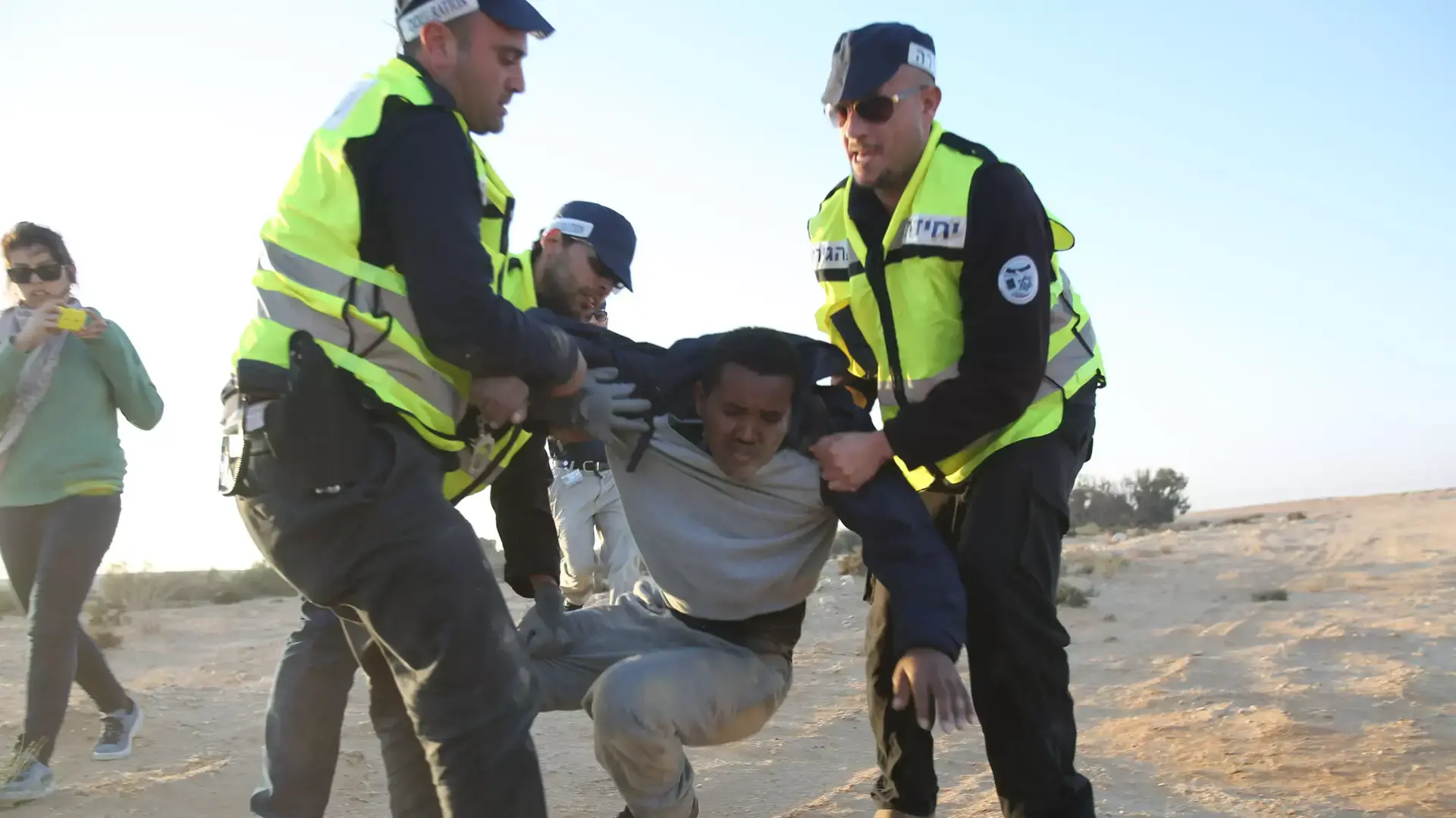 מעצר מבקשי מקלט שצעדו מהמתקן הפתוח לבאר שבע מעצר מבקשי מקלט שצעדו מהמתקן הפתוח לבאר שבע