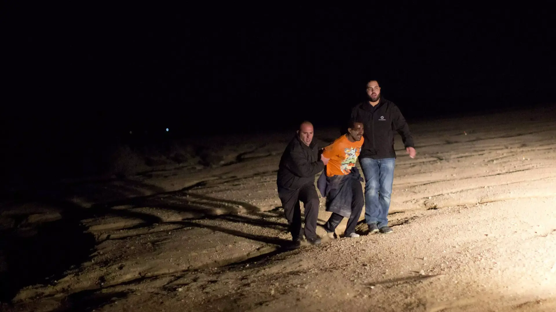 פקחי רשות ההגירה והאוכלוסין עוצרים מבקשי מקלט בדרום פקחי רשות ההגירה והאוכלוסין עוצרים מבקשי מקלט בדרום