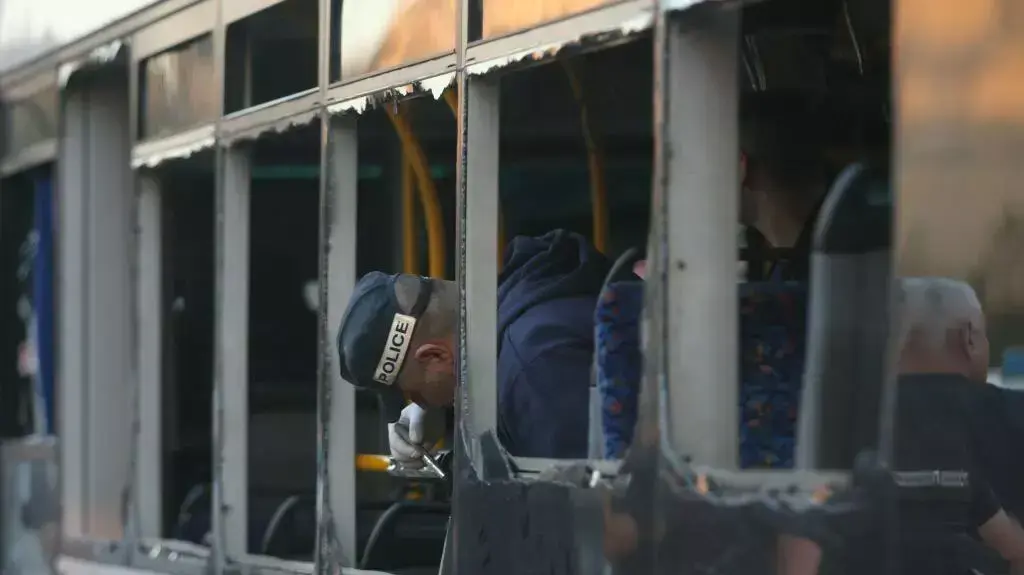 פיצוץ חפץ החשוד בקו 240 בבת ים אדם אחד נפצע קל. דצמבר 2013 פיצוץ חפץ החשוד בקו 240 בבת ים אדם אחד נפצע קל. דצמבר 2013