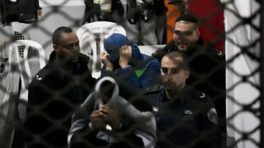 הנערים המואשמים באונס הקבוצתי של הקטינה מובאים להארכת מעצר, דצמבר 2013 הנערים המואשמים באונס הקבוצתי של הקטינה מובאים להארכת מעצר, דצמבר 2013