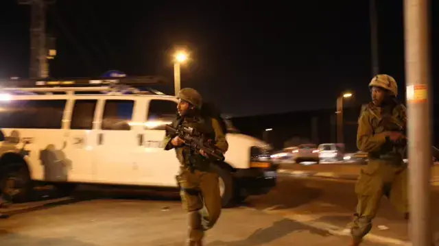 פיגוע דקירה באיש ביטחון בצומת אדם באזור בנימין, דצמבר 2013 פיגוע דקירה באיש ביטחון בצומת אדם באזור בנימין, דצמבר 2013