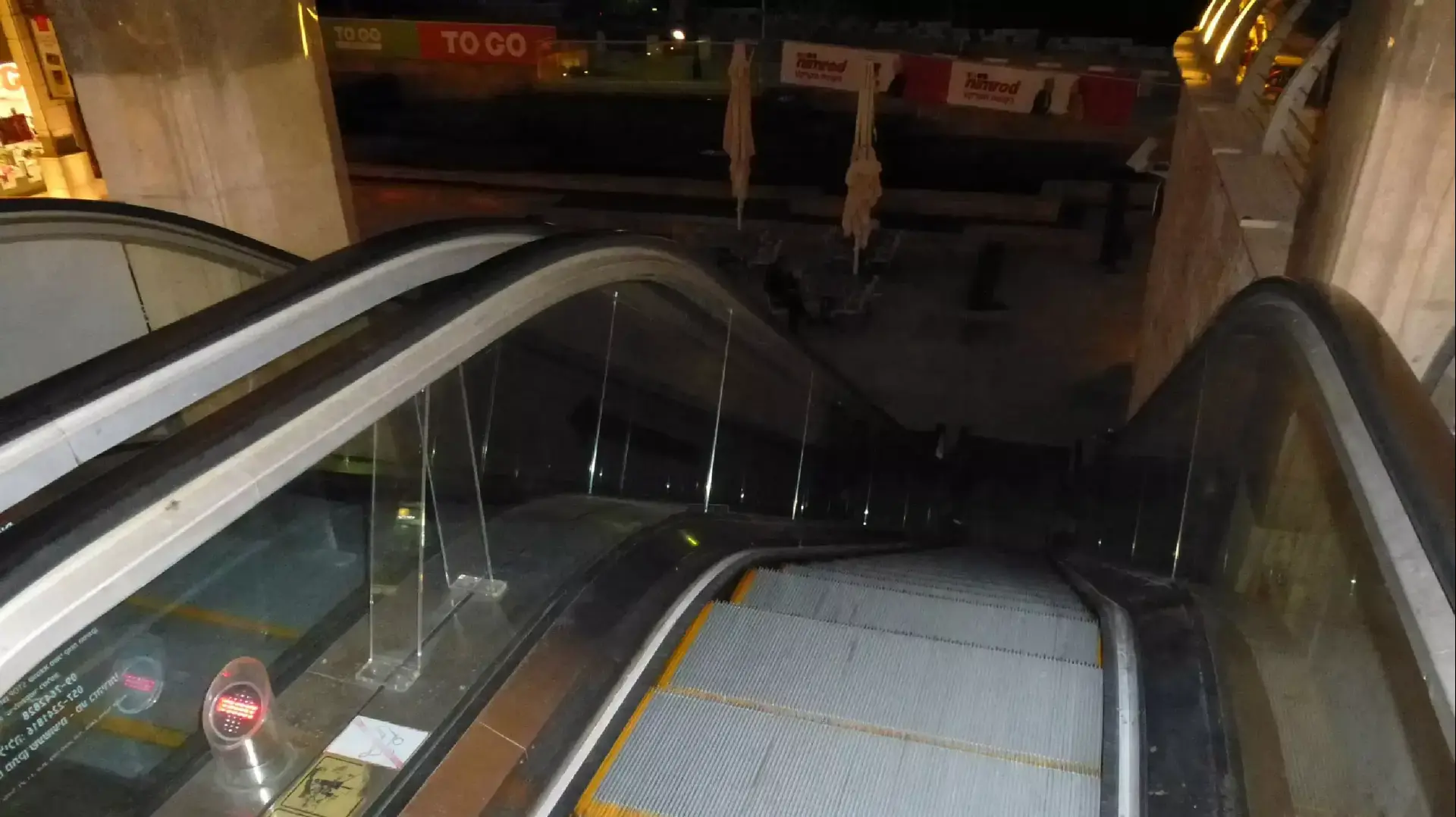 פעוט נפצע קשה במדרגות נעות בקניון בראש פינה, דצמבר 2013