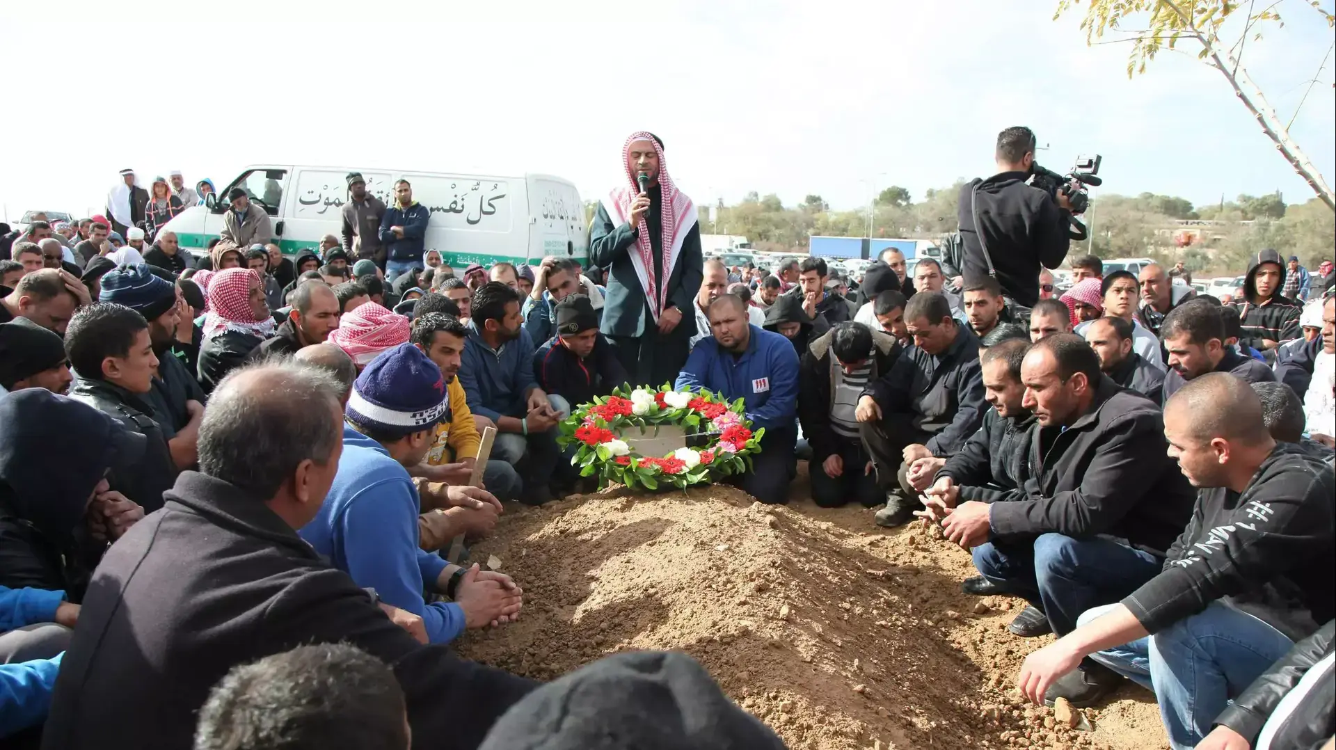 הלווייתו של סלאח אבו לטיף שנהרג אתמול בנחל עוז, דצמבר 2013 הלווייתו של סלאח אבו לטיף שנהרג אתמול בנחל עוז, דצמבר 2013