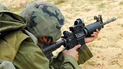 חייל בשטח