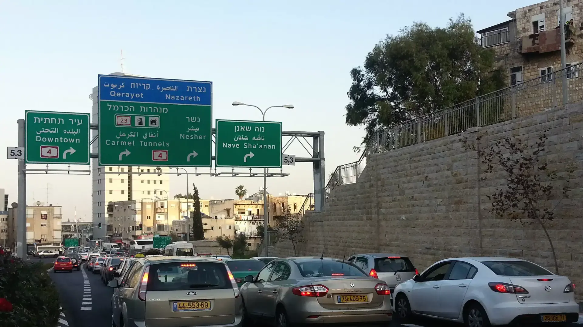 עומס תנועה גדול בכניסה לחיפה, 27 בדצמבר 2013
