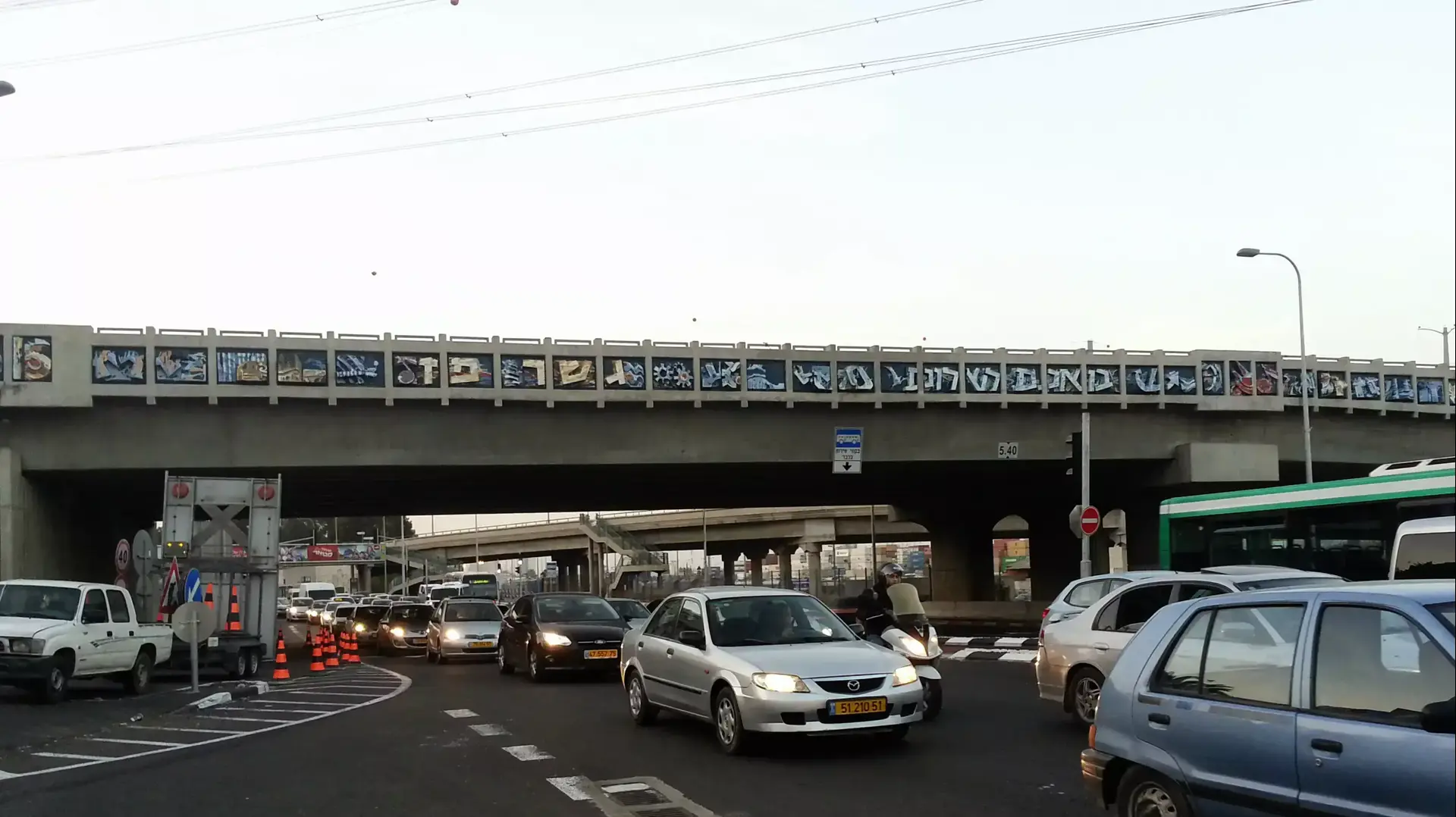 עומס תנועה גדול בכניסה לחיפה, 27 בדצמבר 2013 עומס תנועה גדול בכניסה לחיפה, 27 בדצמבר 2013
