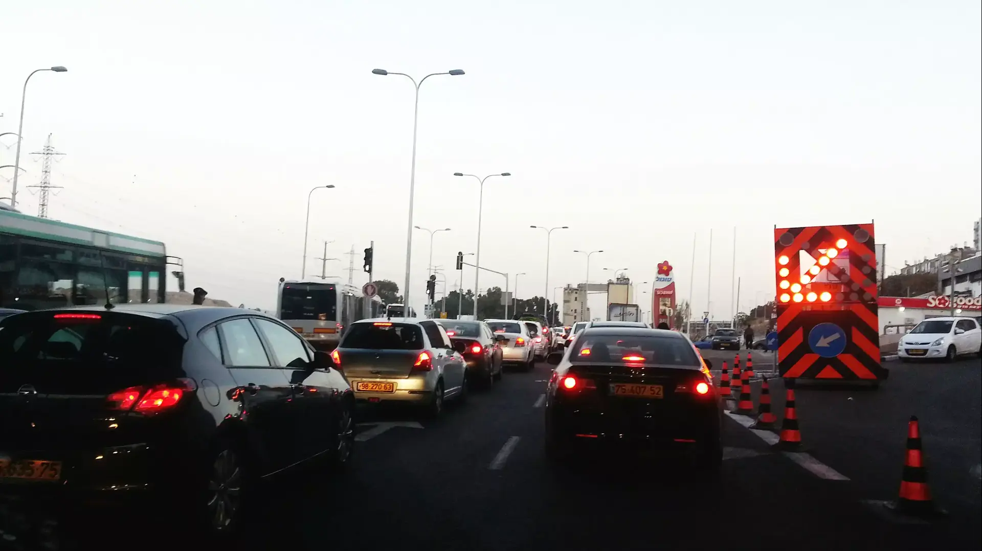 עומס תנועה גדול בכניסה לחיפה, 27 בדצמבר 2013 עומס תנועה גדול בכניסה לחיפה, 27 בדצמבר 2013