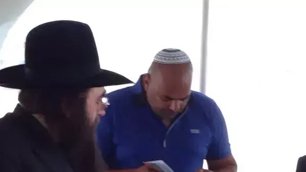 הרב יאשיהו פינטו ושלום דומרני הרב יאשיהו פינטו ושלום דומרני
