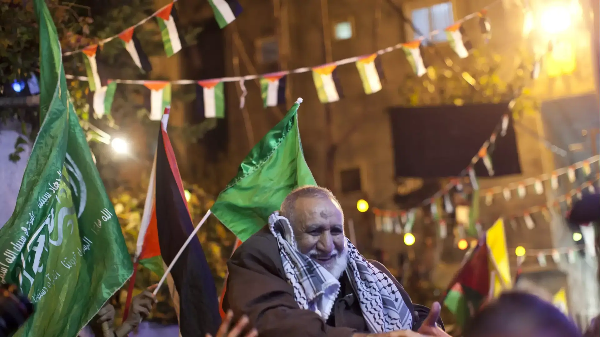 שחרור אסירים פלסטינים במחנה הפליטים שועפט, 31 בדצמבר 2013 שחרור אסירים פלסטינים במחנה הפליטים שועפט, 31 בדצמבר 2013