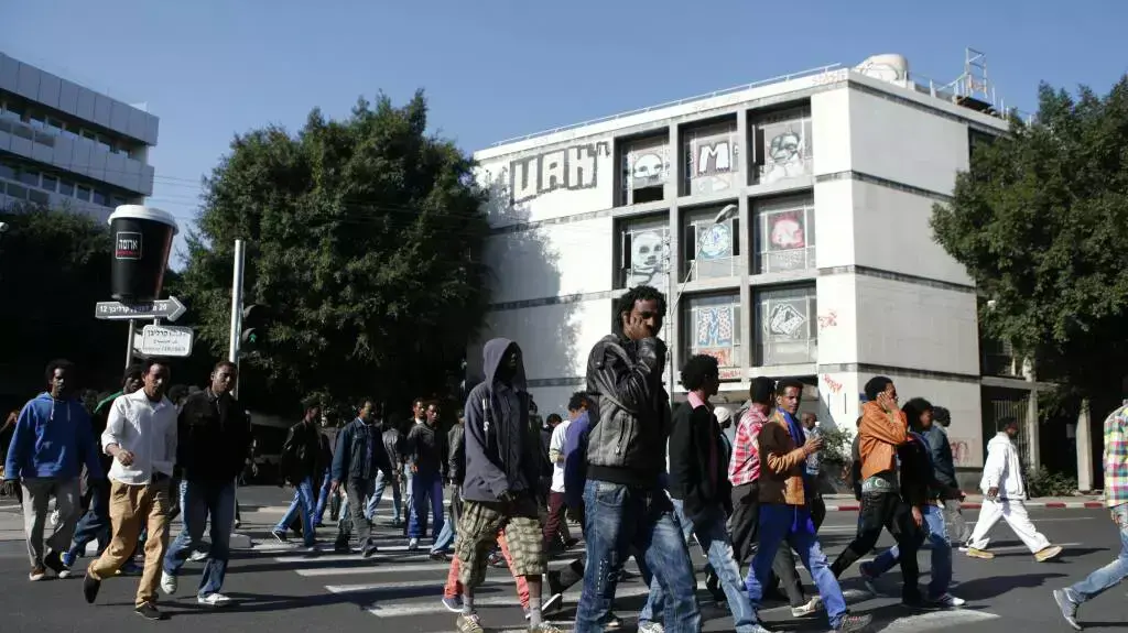 פליטים צועדים מגן לוינסקי לשגרירויות ברחבי תל אביב. ינואר 2014 פליטים צועדים מגן לוינסקי לשגרירויות ברחבי תל אביב. ינואר 2014