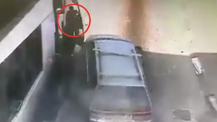 תיעוד: פלסטיני ניסה לדרוס שוטר צבאי במחסום
