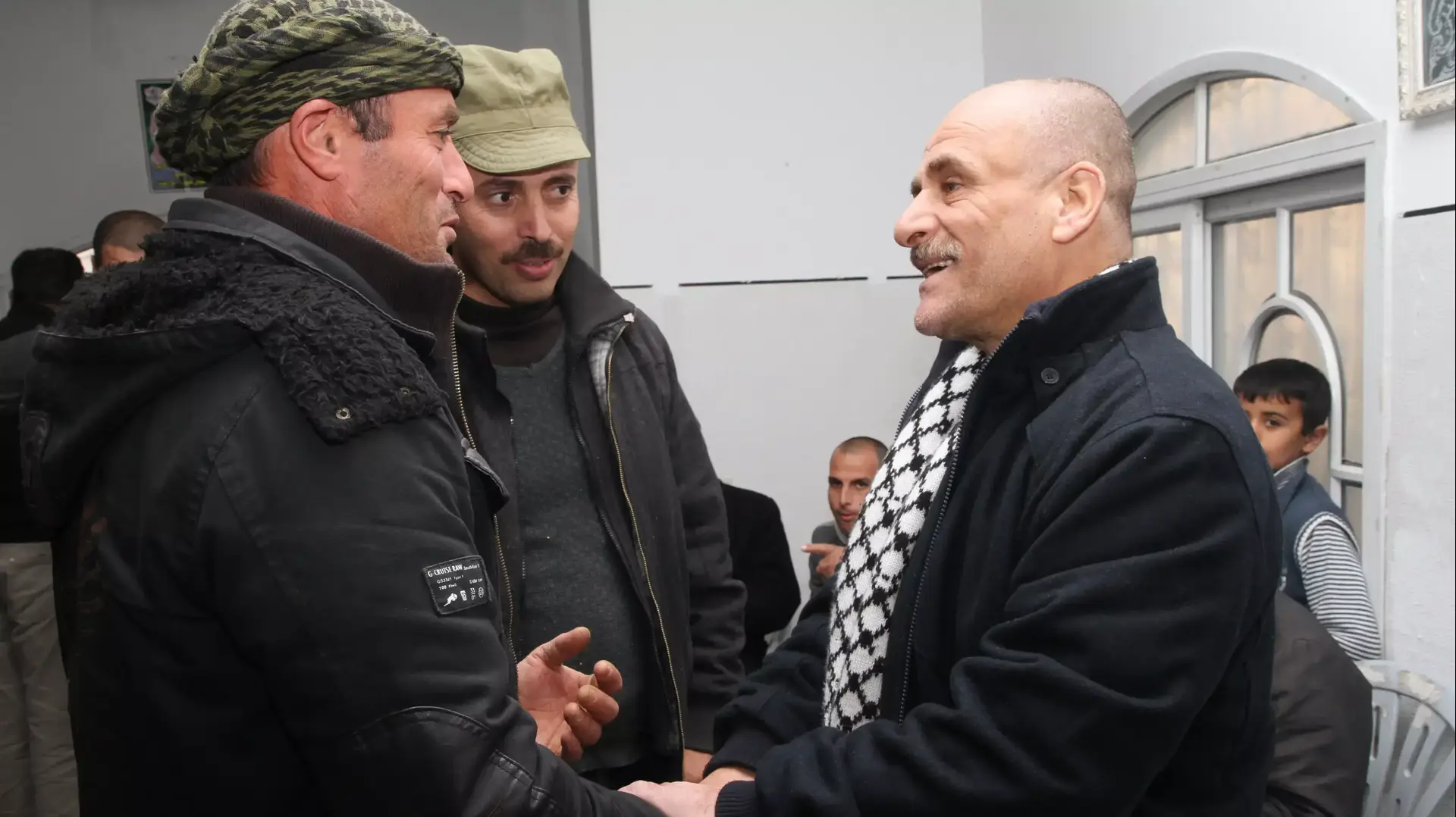המחבל אחמד עוואד כמיל בביתו בקבטיה, ינואר 2014 המחבל אחמד עוואד כמיל בביתו בקבטיה, ינואר 2014