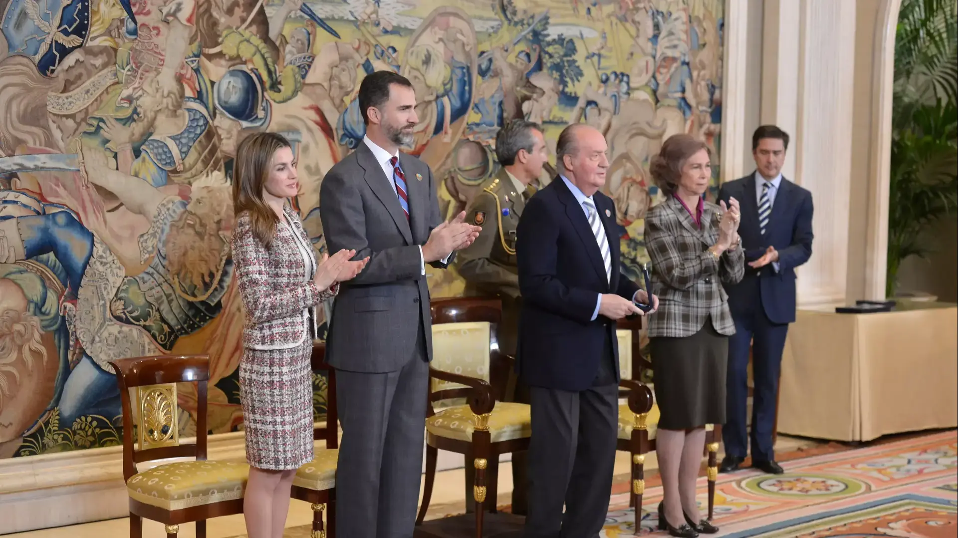 הנסיכה לטיסיה אורטיז, הנסיך פליפה, המלך חואן קרלוס והמלכה סופיה. מדריד, פברואר 2013 הנסיכה לטיסיה אורטיז, הנסיך פליפה, המלך חואן קרלוס והמלכה סופיה. מדריד, פברואר 2013