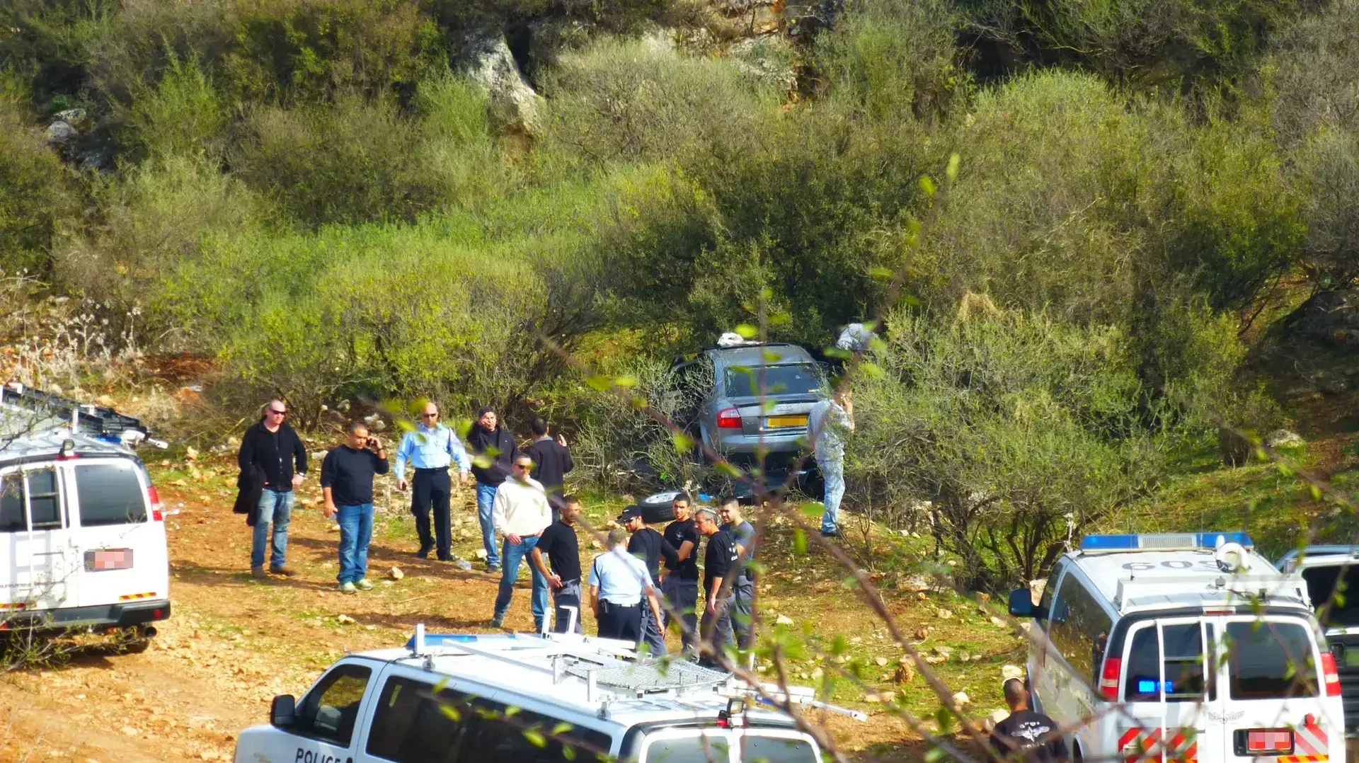 שוטר נפצע במהלך פריצה של מחסום משטרתי בין כחל לקדרים, ינואר 2014 שוטר נפצע במהלך פריצה של מחסום משטרתי בין כחל לקדרים, ינואר 2014