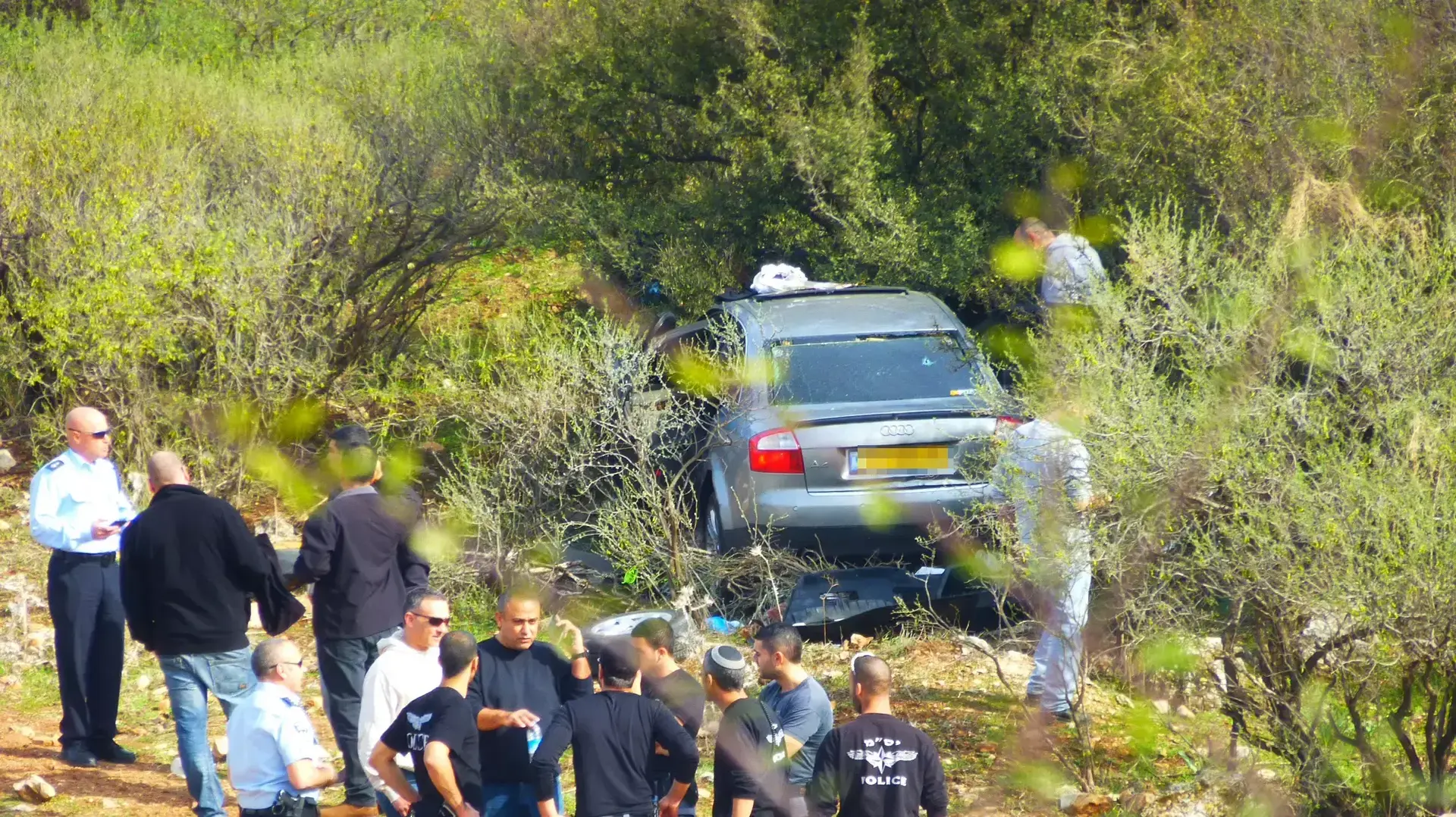 שוטר נפצע במהלך פריצה של מחסום משטרתי בין כחל לקדרים, ינואר 2014 שוטר נפצע במהלך פריצה של מחסום משטרתי בין כחל לקדרים, ינואר 2014