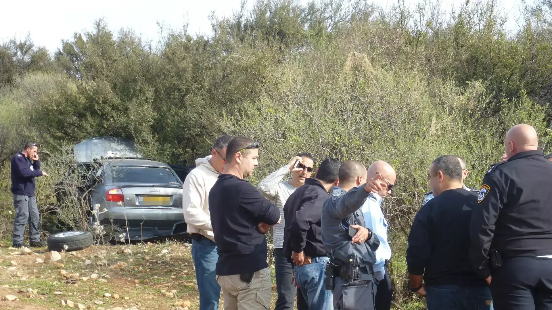 שוטר נפצע במהלך פריצה של מחסום משטרתי בין כחל לקדרים, ינואר 2014 שוטר נפצע במהלך פריצה של מחסום משטרתי בין כחל לקדרים, ינואר 2014