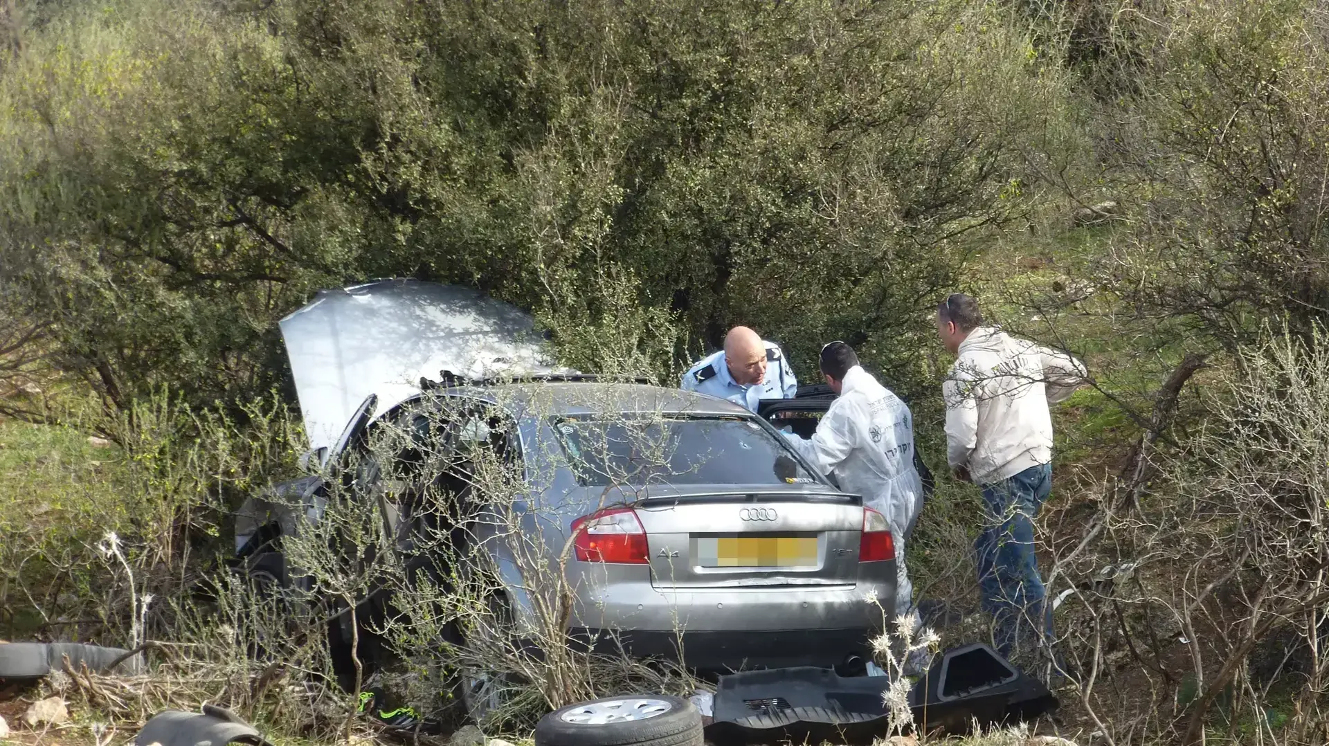 שוטר נפצע במהלך פריצה של מחסום משטרתי בין כחל לקדרים, ינואר 2014 שוטר נפצע במהלך פריצה של מחסום משטרתי בין כחל לקדרים, ינואר 2014