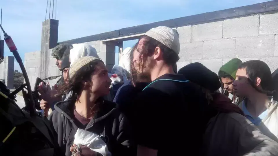 תפיסת המתנחלים שנכנסו לתקוף את הכפר הפלסטיני קוסרא, והועברו לכוחות הביטחון. ינואר 2014 תפיסת המתנחלים שנכנסו לתקוף את הכפר הפלסטיני קוסרא, והועברו לכוחות הביטחון. ינואר 2014